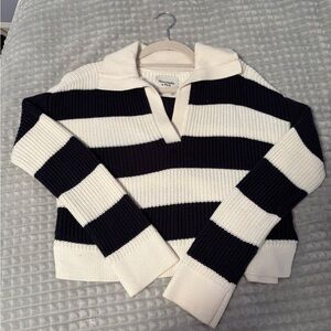 Abercrombie & Fitch Navy and Cream V-Neck Sweater